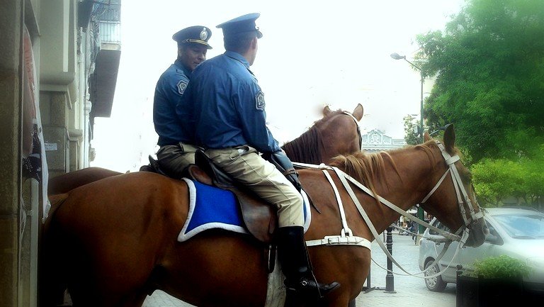 Family history bar brawl with mounted police in Bahia Blanca