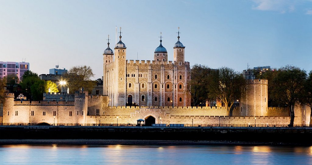 Bomb scare at Tower of London story- my my chivalry was to place.